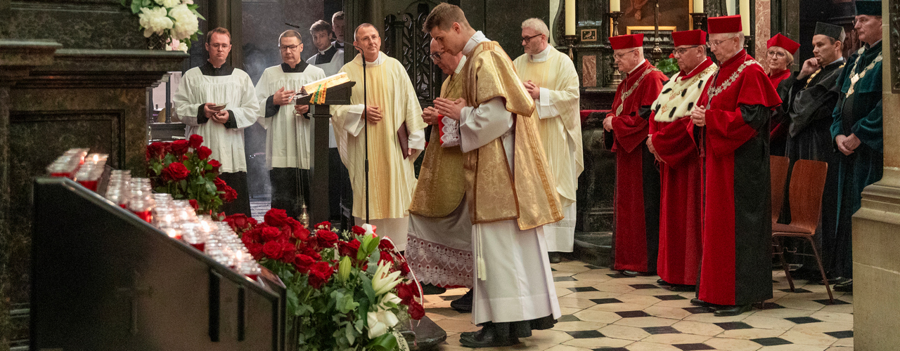 hold_sw_jadwidze_krolowej_6_vi_2025-1280.jpg
