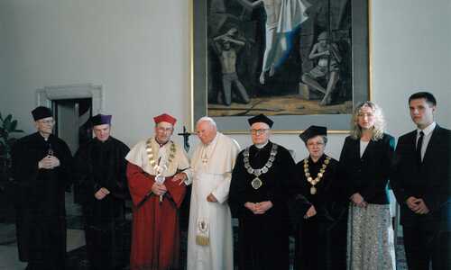 Pielgrzymka (1998), rektor PAT bp T. Pieronek, ks. prof. A. Kubiś, doc. A. Michalik, ks. prof. J. Janicki, studenci